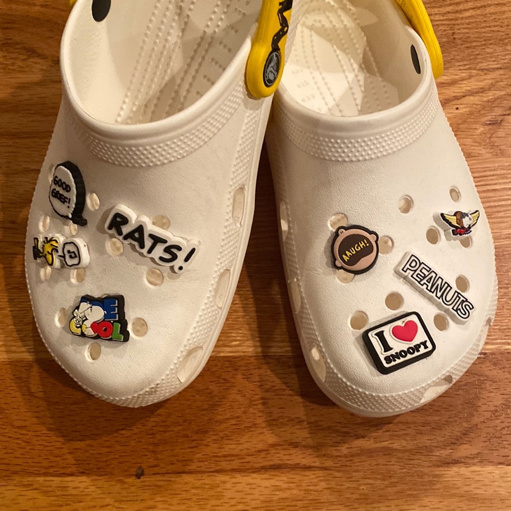 Peanuts Crocs Charlie Brown Gem